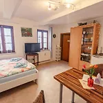 Urlaubsmagie - Ferienwohnung Malerblick - Sauna & Saisonaler Pool Apartment *